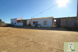 Casa En venta en Badajoz photo 0