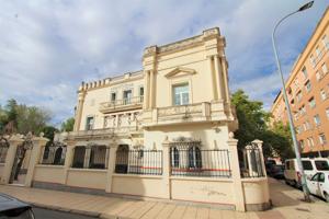 Local En alquiler en Badajoz photo 0