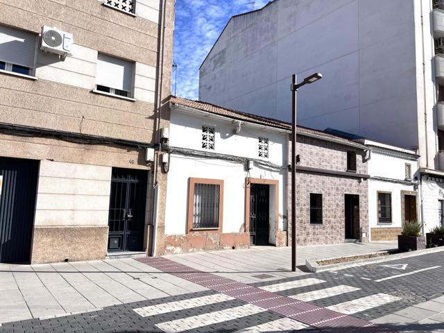 CASA SOLAR EN CALLE AYALA photo 0