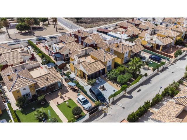 Chalet independiente de 3 dormitorios y 2 baños con aparcamiento privado y piscina comunitaria en Los Montesinos photo 0