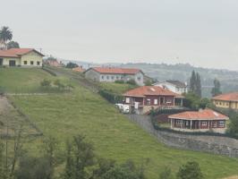 Finca edificable con proyecto y licencia en Corvera de Asturias – 2.586 m² con orientación sur photo 0