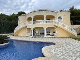 Villa de lujo con vista al mar en venta en Calpe photo 0