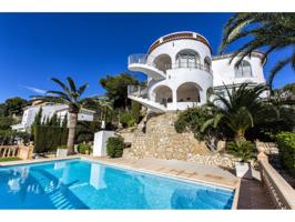 Villa reformada con piso independiente cerca de la playa en venta en Benissa photo 0