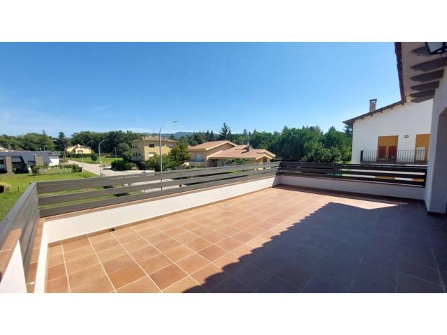 CASA ESQUINERA, CON MUCHO SOL Y FANTÁSTICAS VISTAS EN UNA DE LAS MEJORES UBICACIONES DE SUÁ photo 0