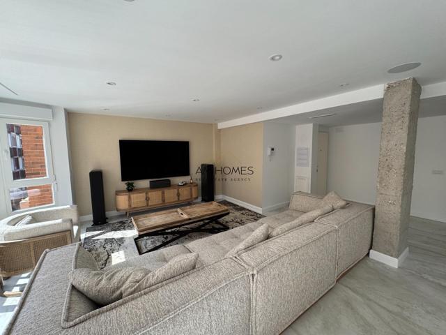 Exclusiva vivienda de lujo totalmente reformada en el corazón de Alicante photo 0