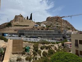 Se alquila vivienda con terraza en suite y vistas al Castillo, en pleno centro de Alicante photo 0
