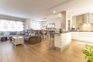 Vivienda Reformada de 3 Dormitorios con Estilo Moderno y Excelente Ubicación photo 0
