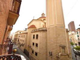 Se vende amplia y luminosa vivienda reformada en pleno centro de Alicante photo 0