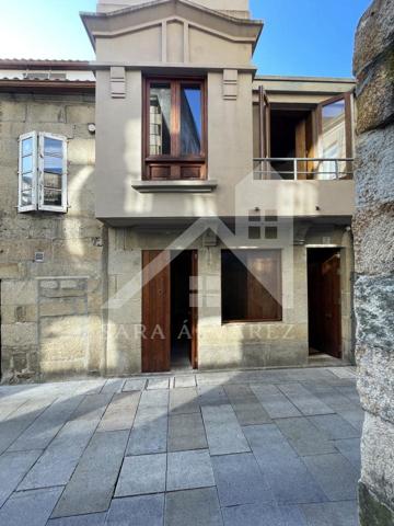 SE VENDE CASA REHABILITADA CON DOS APARTAMENTOS INDEPENDIENTES EN EL CASCO HISTORICO DE PONTEVEDRA photo 0