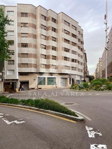 SE VENDE PISO LUMINOSO DE 5 HABITACIÓNES EN ROSALIA DE CASTRO photo 0