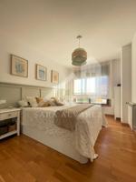SE VENDE LUMINOSO PISO DE DISEÑO DE UNA HABITACIÓN AMUEBLADO PRÓXIMO AL CENTRO EN PONTEVEDRA photo 0