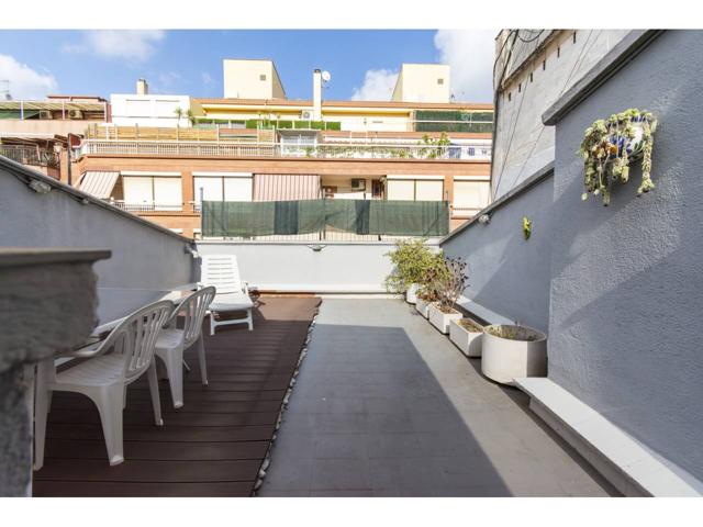 - ESPECTACULAR ÁTICO CON TERRAZA Y 2 BALCONES -Venta de piso en L'Hospitalet de Llobregat photo 0