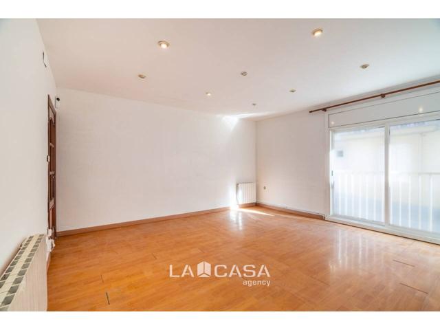 Piso en venta en Sant Joan Despí(08970) photo 0