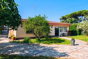¡Tu casa en parcela segregada te espera en Pago del Humo, Chiclana! photo 0