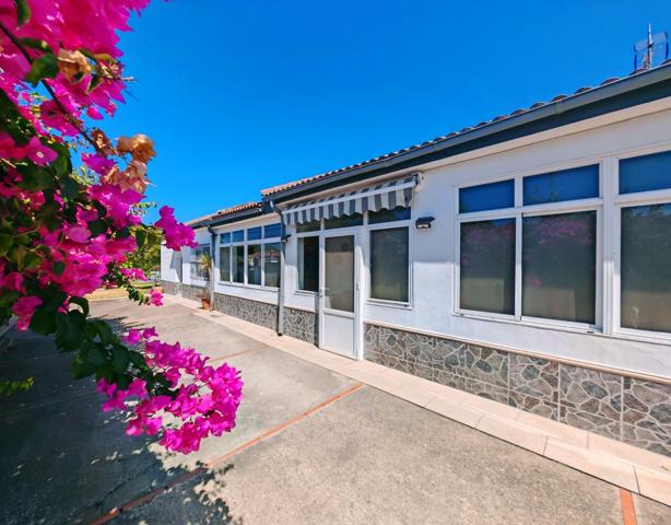 Venta de exclusiva Chalet, piscina, jardin, garaje y excelente acceso; SEGREGADA 1000M2 photo 0
