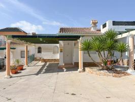 Amplia Casa Adosada con Vistas al Mar en La Nucía – 3 Plantas, Terrazas, Parking y Piscina Comunitaria photo 0