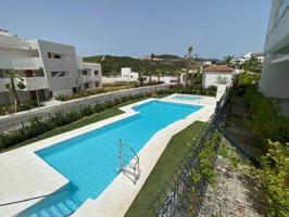 Apartamento moderno de 2 habitaciones y 2 baños sin amueblar con jardín privado en Casares Green photo 0