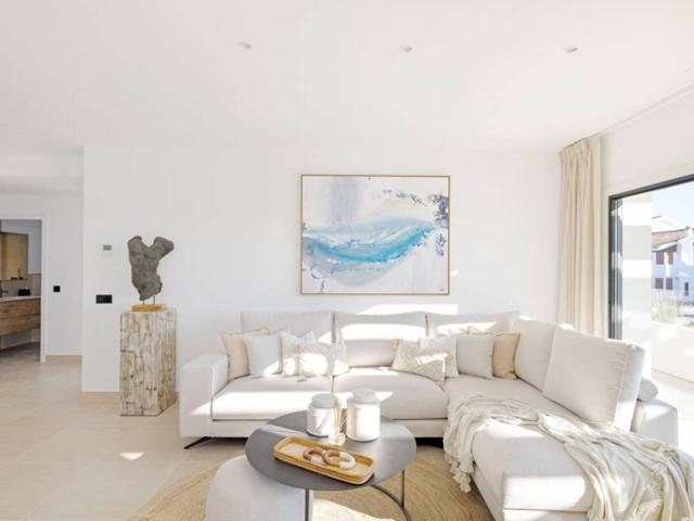 MARAVILLOSO TRIPLEX CON VISTAS AL MAR, GOLF Y MONTAÑA, CASARES COSTA photo 0