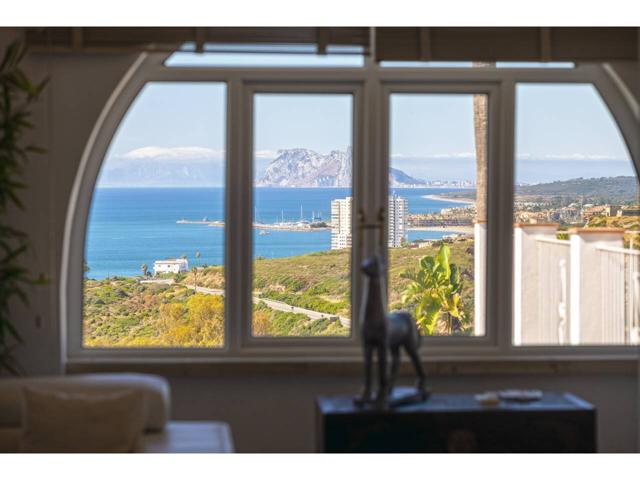 IMPRESIONANTE VILLA CON ESPECTACULARES VISTAS AL MAR photo 0