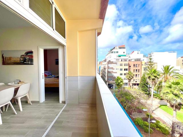 Un apartamento de dos dormitorios en primera linea de playa en Las Canteras photo 0