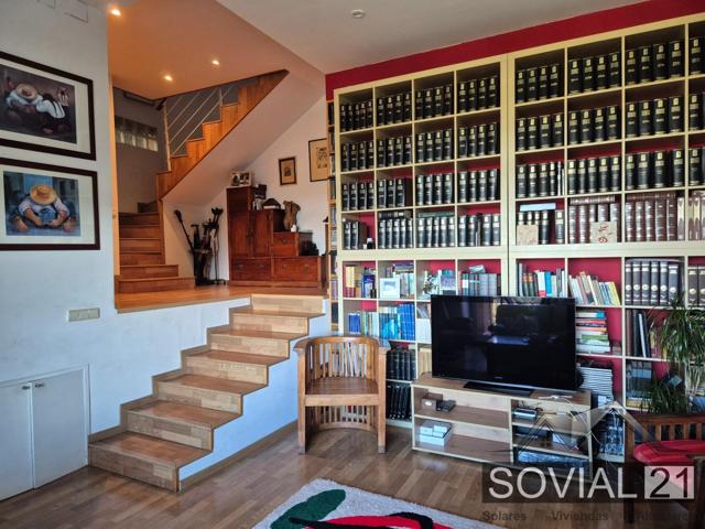 Encantadora casa unifamiliar con vistas y amplio terreno en un entorno natural y tranquilo photo 0