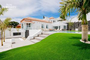 EXCLUSIVA VILLA DE PRESTIGIO EN EL MADROÑAL – COSTA ADEJE photo 0