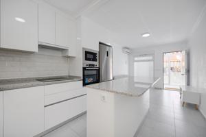Unifamiliar Pareada En venta en San Luis, Torrevieja photo 0