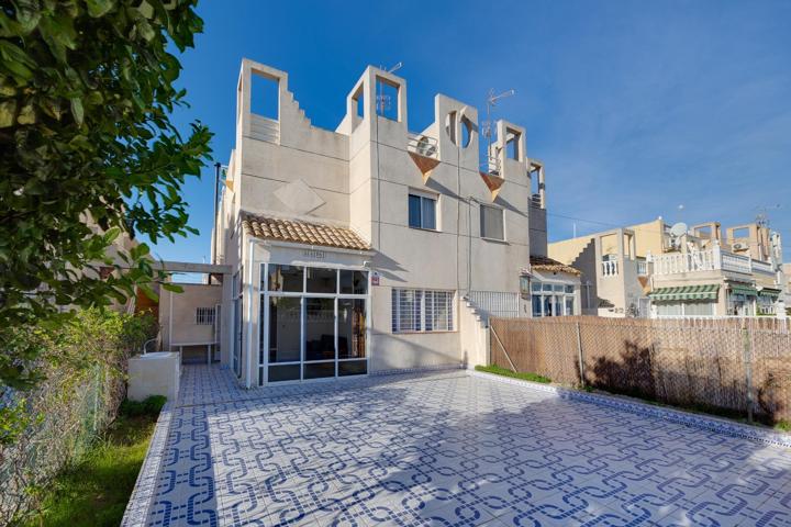 Chalet adosado con gran parcela y posibilidad de piscina privada photo 0