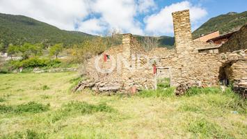 ¡Oportunidad! Runa urbana con terreno en el Pirineo photo 0