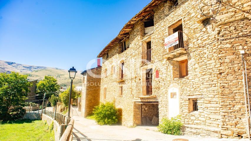 Casa i pajar para reformar en el Pirineo photo 0