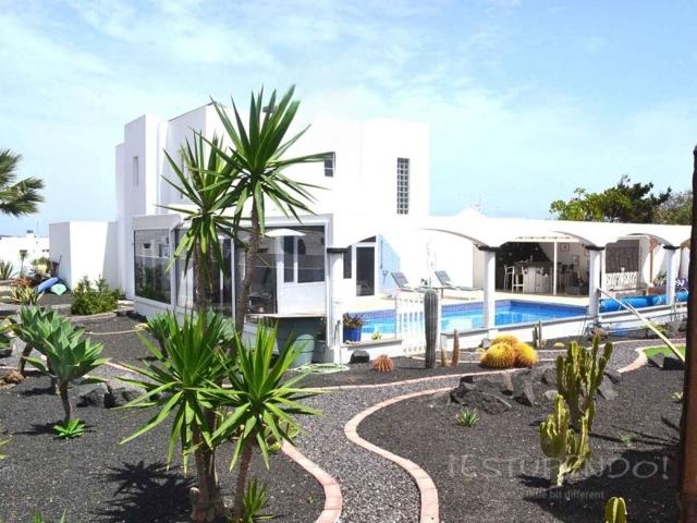 Villa En venta en Tías photo 0