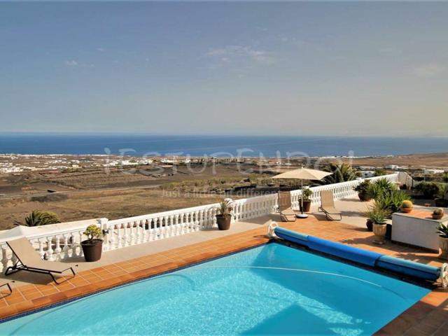Villa En venta en Tías photo 0