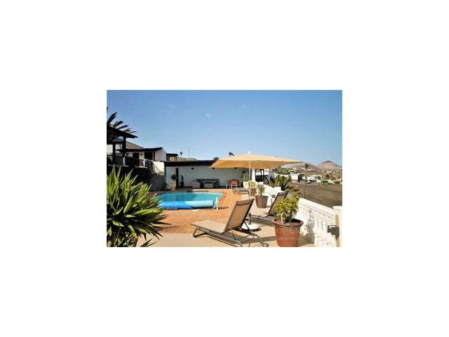Villa En venta en Tías photo 0