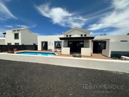 Villa En venta en Yaiza photo 0