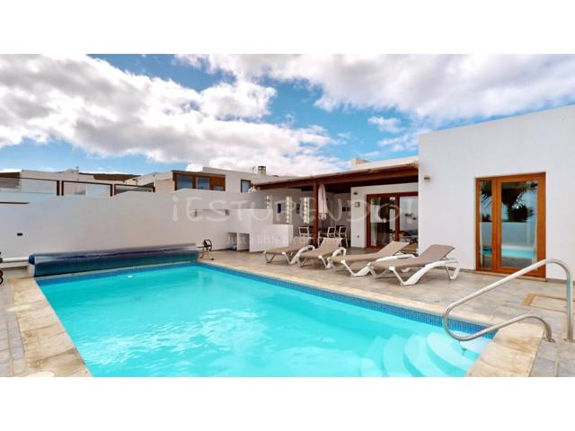 Villa En venta en Yaiza photo 0