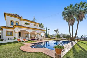 Magnifica villa con vistas panorámicas al mar en la Nueva Milla de Oro de Estepona. Málaga photo 0