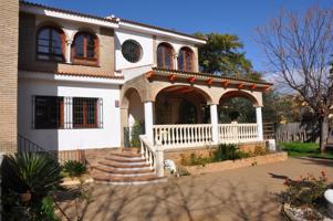 Señorial finca urbana en venta en Palomares del Río, Sevilla photo 0