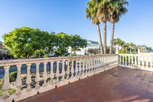 ¡Descubre la casa pareada perfecta para ti y tu familia en venta en Espartinas! Sevilla photo 0