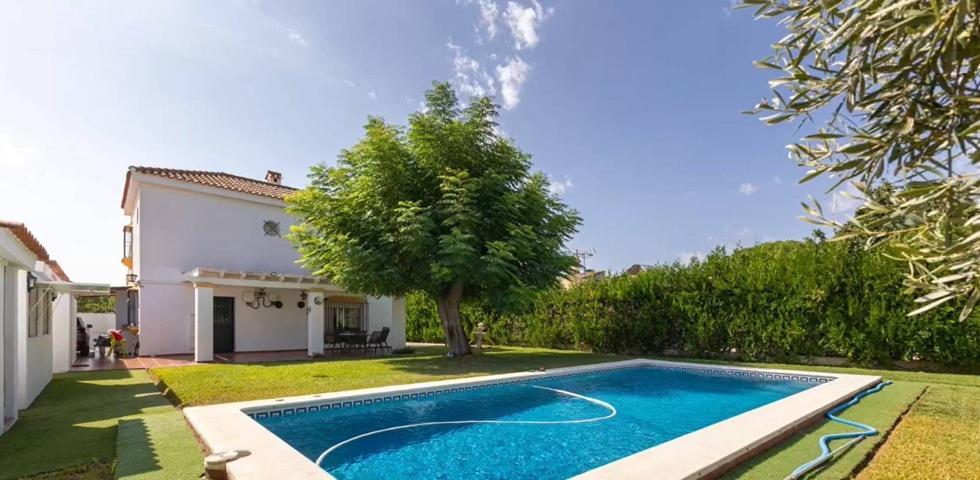 Exclusivo chalet en venta en Espartinas, Sevilla photo 0