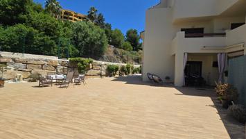Exclusivo apartamento con jardín privado en venta en Selwo – Urbanización Ribera Luar, Estepona photo 0