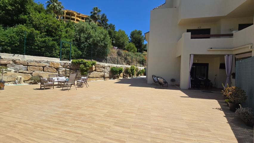 Exclusivo apartamento con jardín privado en venta en Selwo – Urbanización Ribera Luar, Estepona photo 0