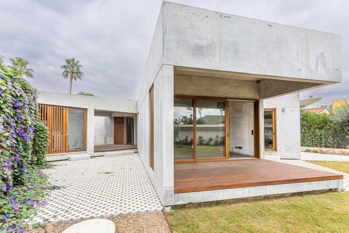 Exclusiva vivienda nueva en en venta en la Urbanización Pino Grande, Carmona. Sevilla photo 0