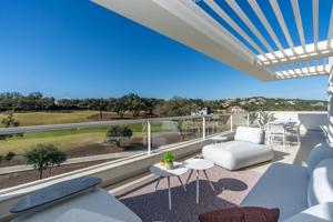 Viva por encima de todo: ático exclusivo con solárium y amplias terrazas en venta en Sotogrande, Cádiz photo 0