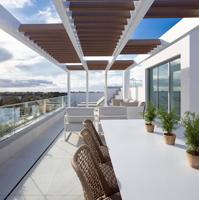 Ático de lujo en venta en Marbella con solárium y piscina privada en planta superior photo 0