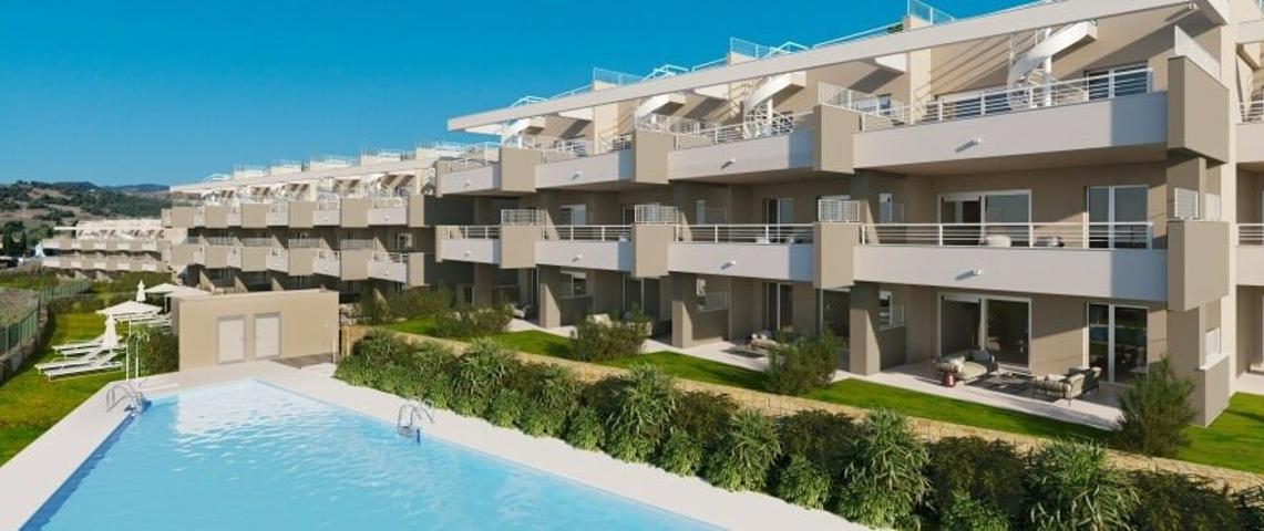Apartamento de lujo en planta baja en Estepona Golf: vive el confort en primera línea, Málaga photo 0