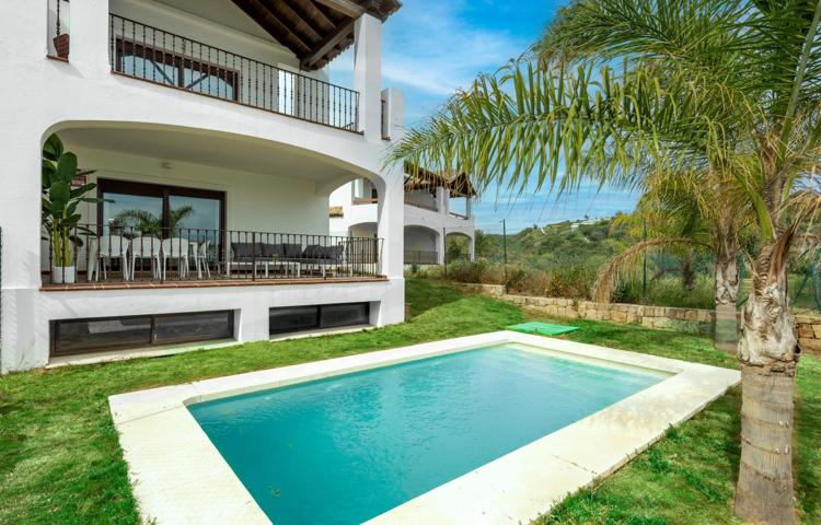 Exclusiva villa de lujo junto al golf y a pocos minutos del mar. Estepona photo 0