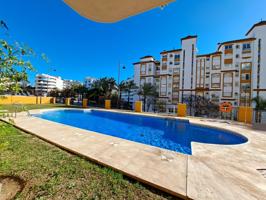 Oportunidad Única en la Costa del Sol: Elegancia y Vistas al Puerto Deportivo de Estepona. photo 0