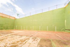 Venta de Suelo con Centro de Ocio a Reformar en Zona Carbonaire photo 0