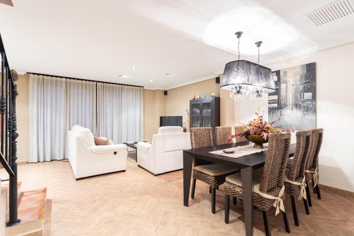 Exclusiva vivienda unifamiliar en el centro de Burriana con ascensor y terrazas photo 0