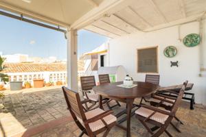 Exclusiva vivienda en el corazón de Manises: luz, calma y calidad de vida photo 0